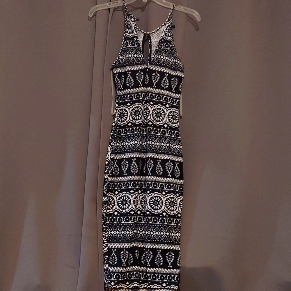Bodycon dress sleeveless  open slit in back